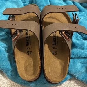 Birkenstock woman’s size 40 (color: Arizona)